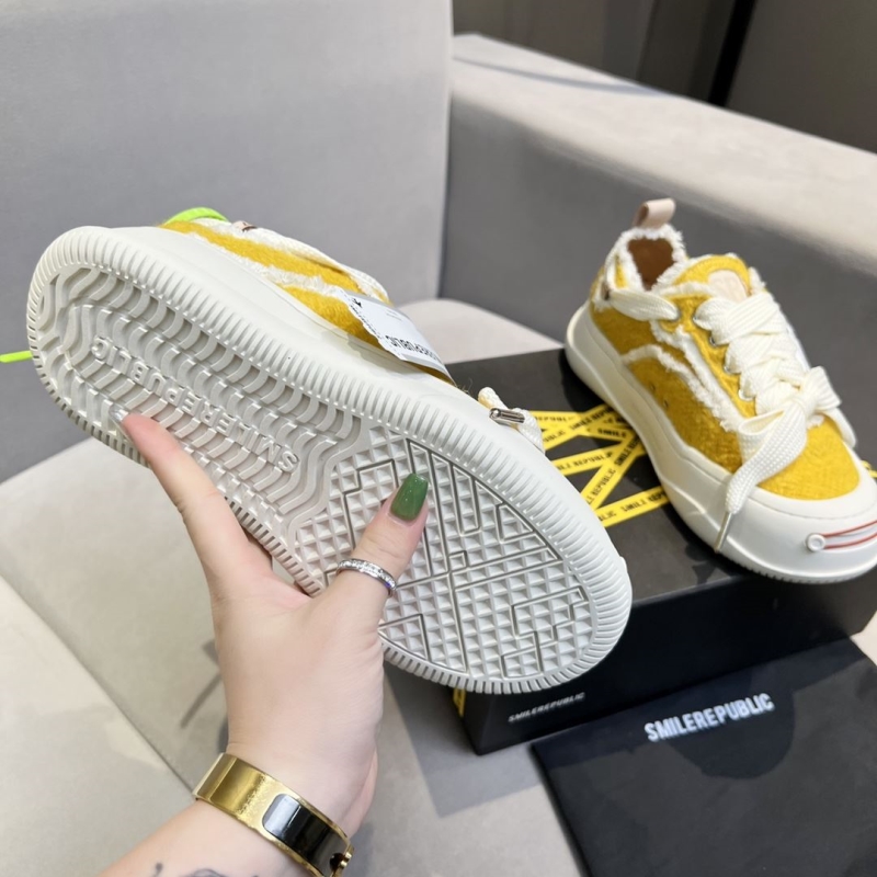 Smilerepublic Canvas Shoes